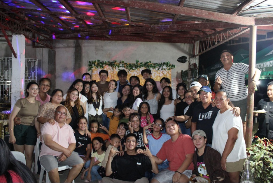 The Harvard Undergraduate Philippine Forum 2026 J-Term Cohort gathers for a photo at the home of co-organizer Aryenne Ysabelle Rodrigo’s ancestors in Compostela, Davao de Oro. 